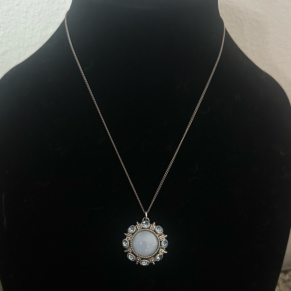 Vintage AVON Blue Cabochon Pendant Necklace - Silver Halo Rhinestone Statement - Picture 4 of 4